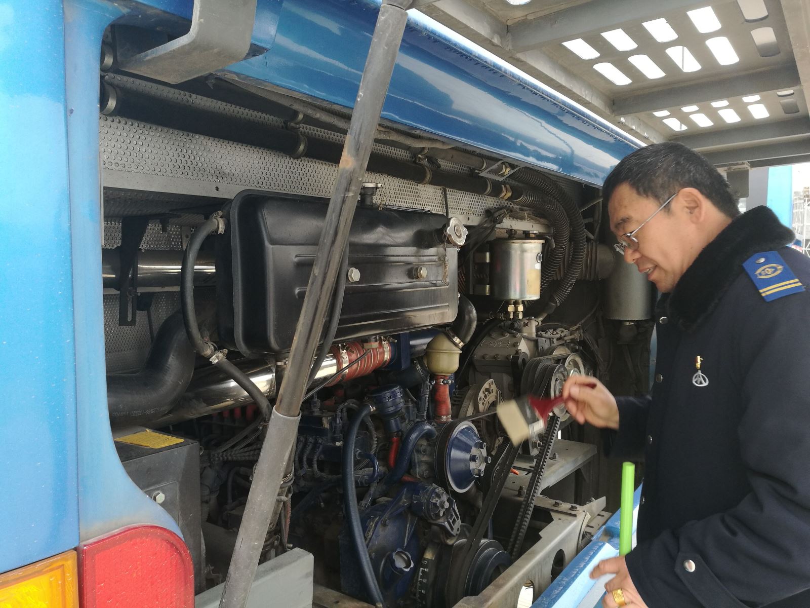 公交集團公交事業(yè)一部開(kāi)展機動(dòng)車(chē)輛衛生清理活動(dòng)